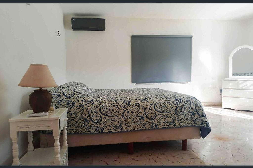 La Casa Amarilla Frente Al Mar Villa Челем Екстериор снимка