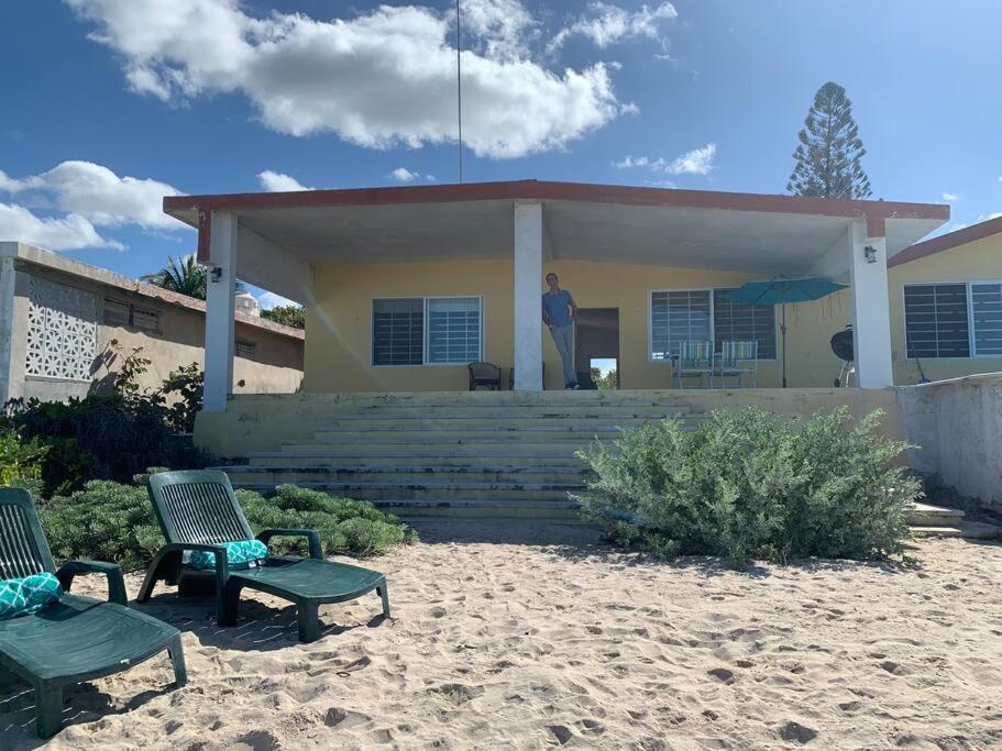 La Casa Amarilla Frente Al Mar Villa Челем Екстериор снимка